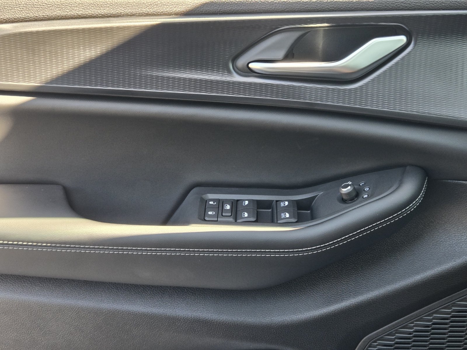 New 2027 Jeep Grand Cherokee Laredo X RWD image 20
