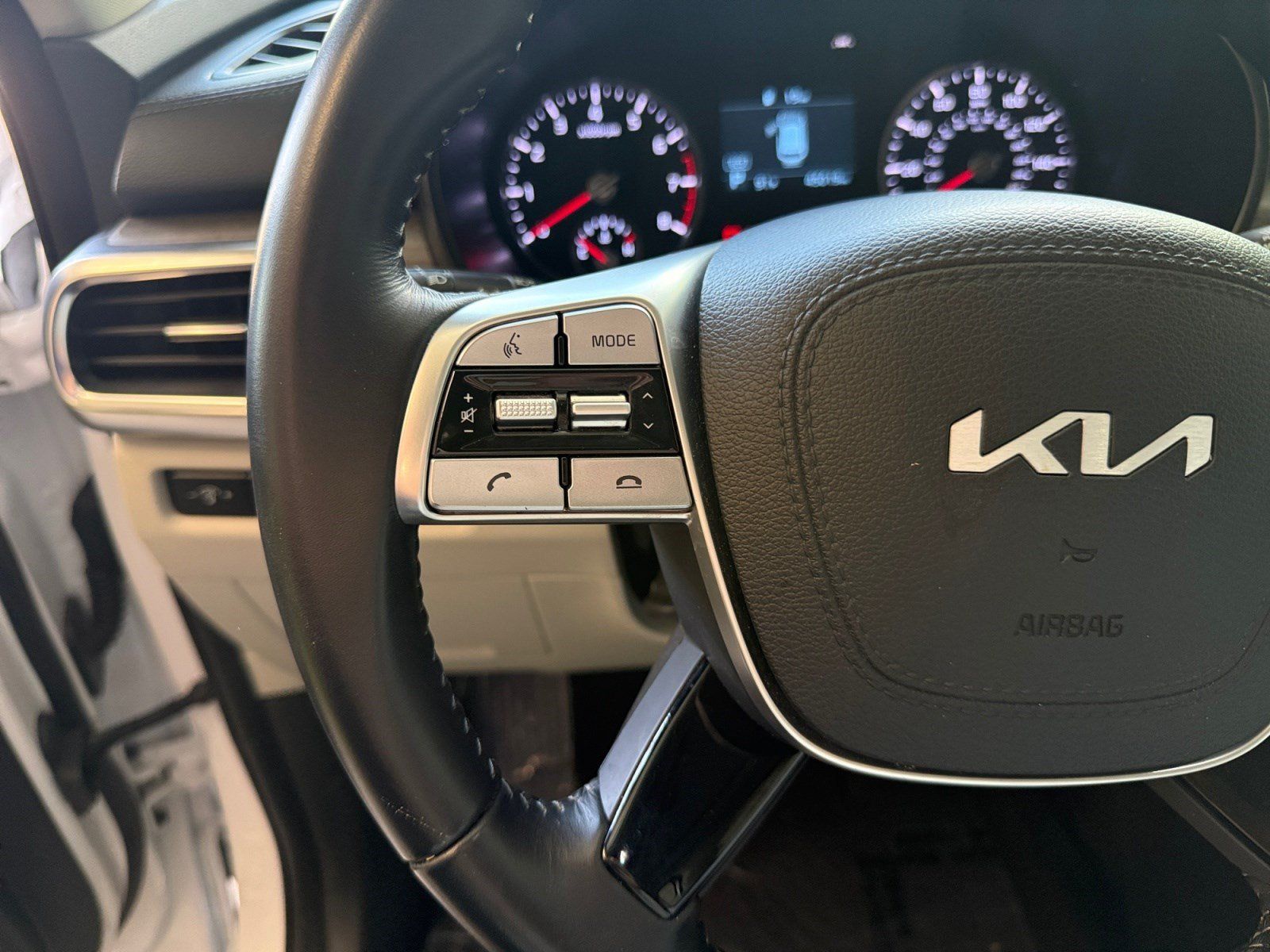 Used 2022 Kia Telluride EX FWD image 24