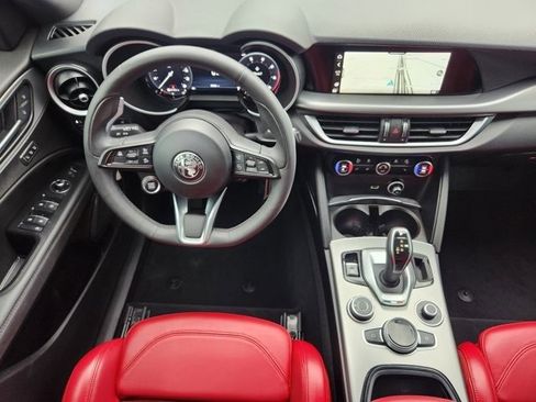 Used 2024 Alfa Romeo Stelvio Veloce image 27