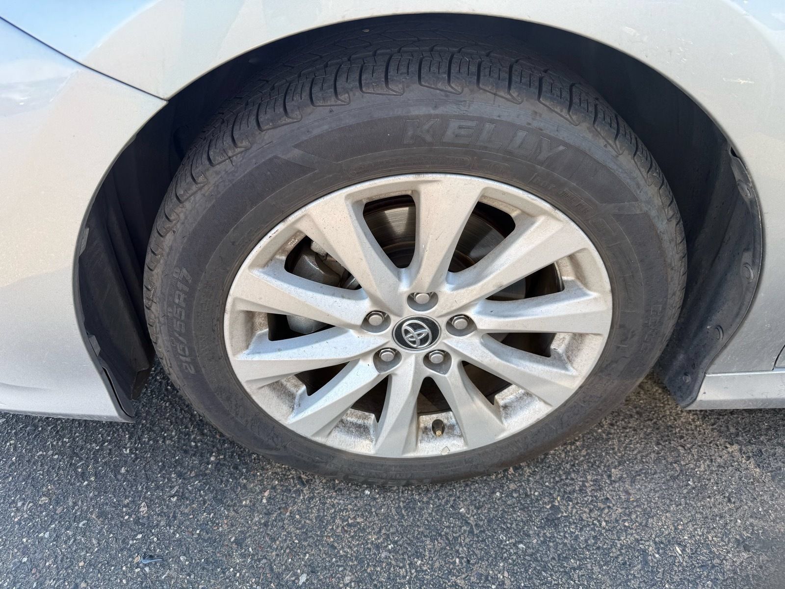 Used 2020 Toyota Camry LE w/ Carpet Mat Package FWD image 7