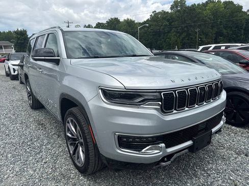 Used 2024 Jeep Wagoneer Series III w/ Premium Group I AWD/4WD image 2
