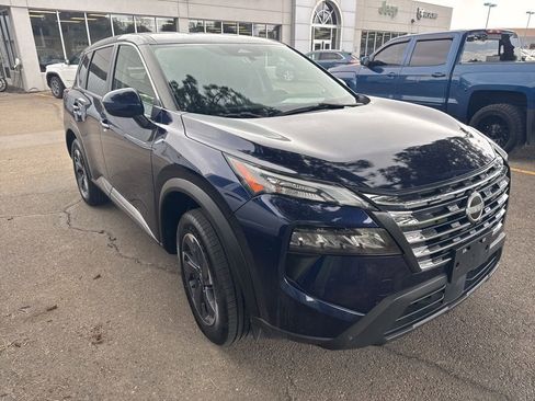 Used 2024 Nissan Rogue SV AWD/4WD image 5