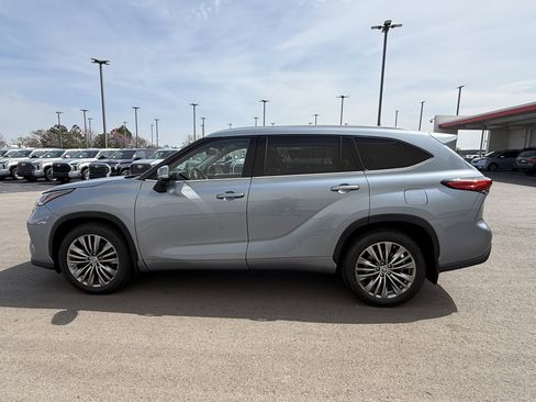 Certified 2021 Toyota Highlander Platinum image 38