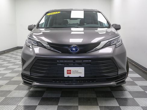 Certified 2023 Toyota Sienna LE image 4
