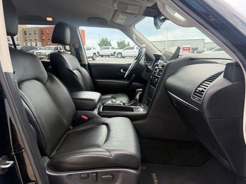 Used 2022 Nissan Armada SV w/ SV Appearance Package RWD image 2