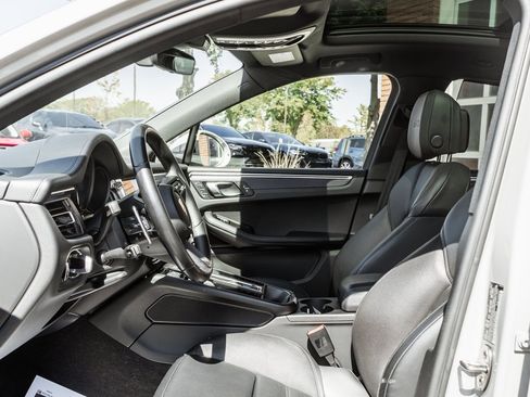 Used 2023 Porsche Macan GTS w/ Premium Package Plus image 28