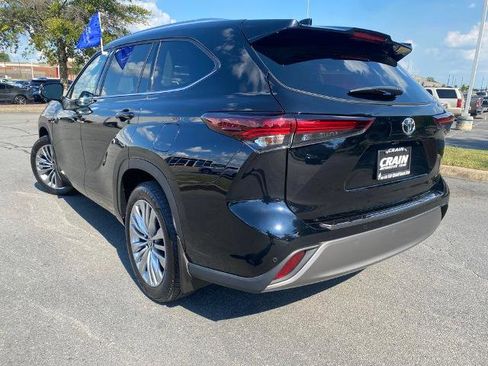 Used 2024 Toyota Highlander Platinum image 5