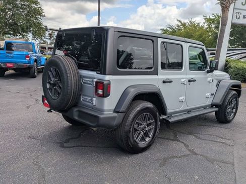 Used 2024 Jeep Wrangler Unlimited Sport AWD/4WD image 4