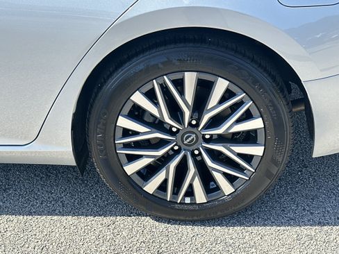 Used 2026 Nissan Altima 2.5 SV FWD image 19