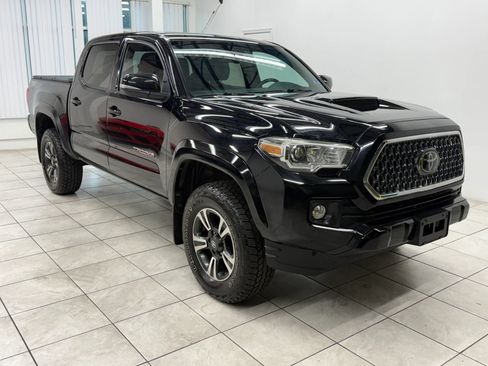 Used 2018 Toyota Tacoma TRD Sport AWD/4WD image 1