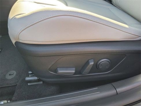 New 2026 Hyundai Elantra Limited FWD image 16