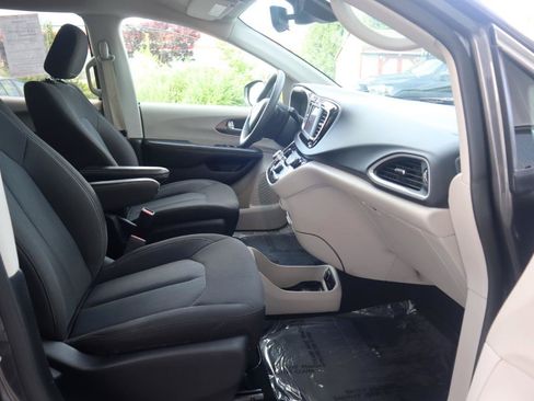 Used 2023 Chrysler Voyager LX FWD image 35