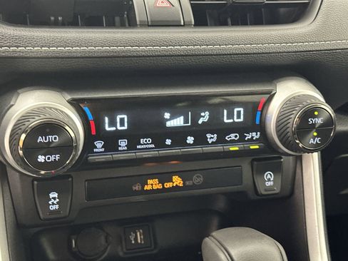 Used 2025 Toyota RAV4 XLE image 19