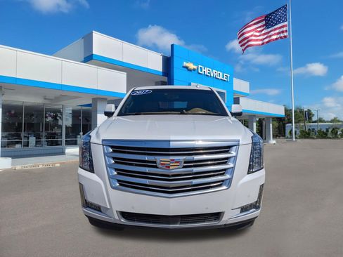 Used 2017 Cadillac Escalade Platinum image 2
