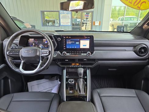 Used 2025 Chevrolet Colorado Trail Boss w/ Midnight Edition AWD/4WD image 18