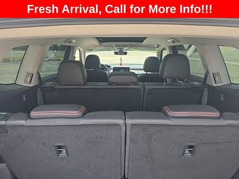 Used 2025 Volkswagen Atlas Peak Edition SE AWD/4WD image 22