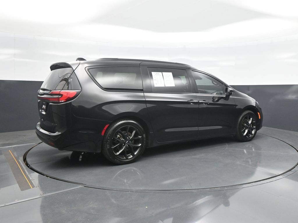 Used 2025 Chrysler Pacifica Limited FWD image 7