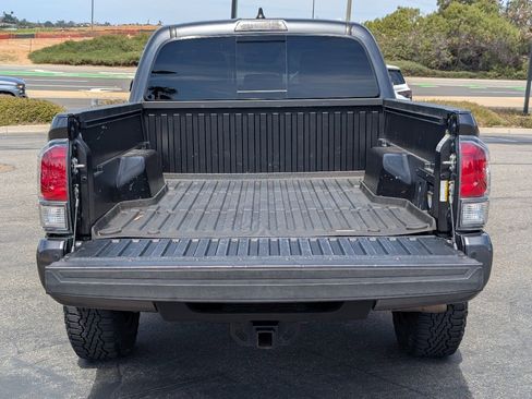 Used 2022 Toyota Tacoma TRD Sport w/ TRD Premium Sport Package image 9