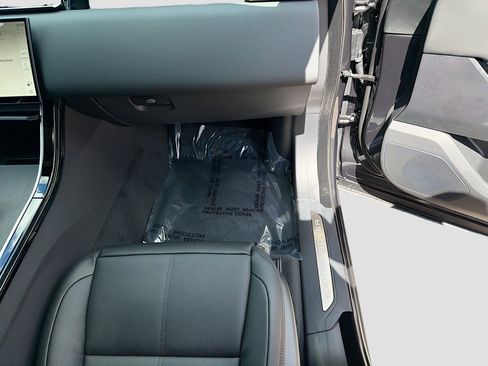 New 2026 Land Rover Range Rover Velar Dynamic SE image 18