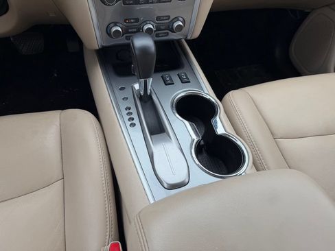 Used 2020 Nissan Pathfinder SL FWD image 15