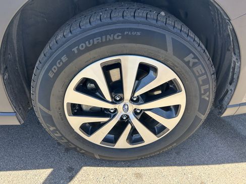 Used 2025 Subaru Outback Premium AWD/4WD image 9