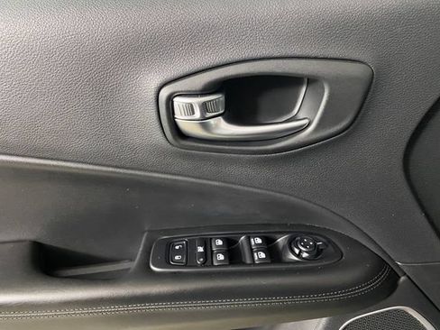Used 2020 Jeep Compass Latitude AWD/4WD image 21