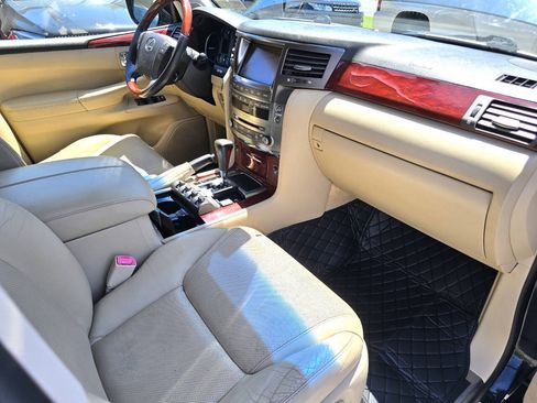Used 2011 Lexus LX 570 4WD image 38