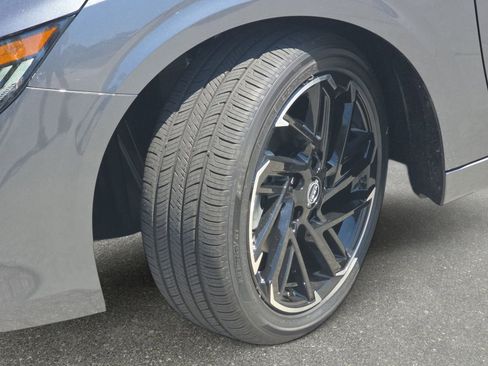 New 2026 Nissan Sentra SR w/ SR Premium Package FWD image 28