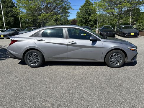 New 2026 Hyundai Elantra Hybrid FWD image 30