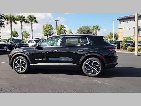 New 2026 Chevrolet Equinox EV LT image 17