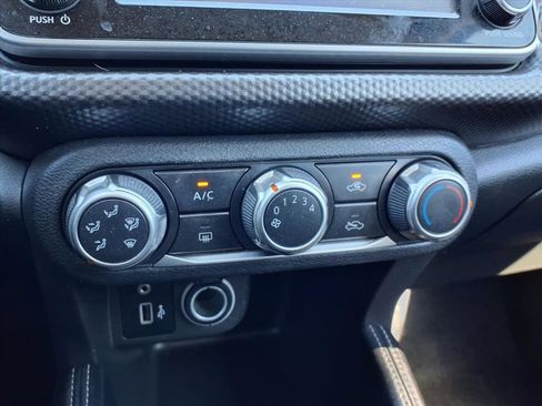 Used 2019 Nissan Kicks S image 7