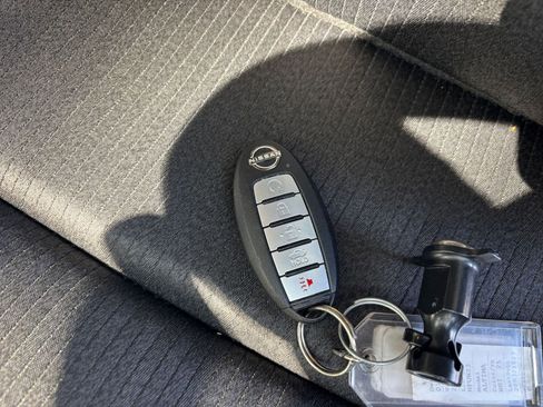 Used 2025 Nissan Altima 2.5 SV image 25