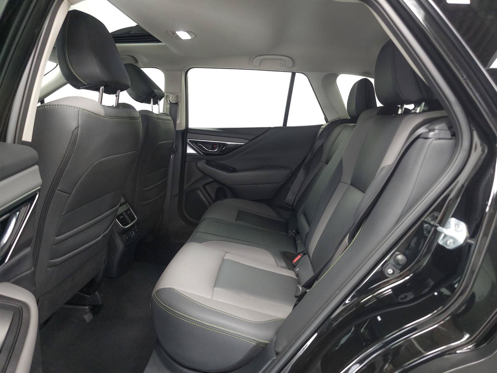Used 2023 Subaru Outback Onyx Edition XT AWD/4WD image 5