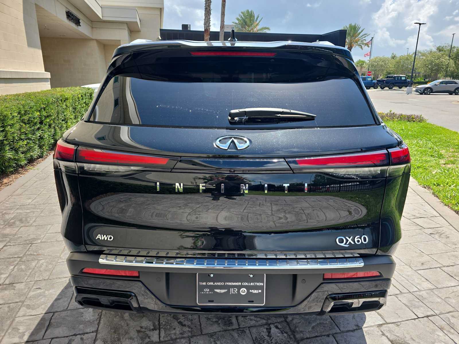 Used 2023 INFINITI QX60 Luxe w/ Cargo Package AWD/4WD image 5