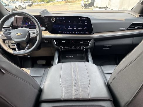 Certified 2025 Chevrolet Tahoe High Country AWD/4WD image 26