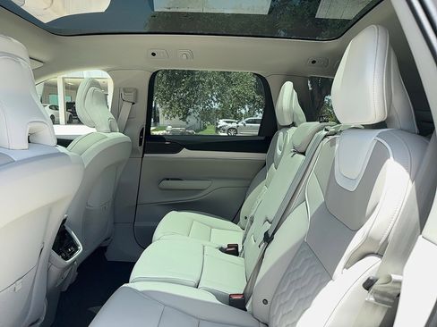 Used 2025 Volvo EX90 Ultra image 15