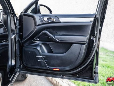 Used 2015 Porsche Cayenne Turbo image 64