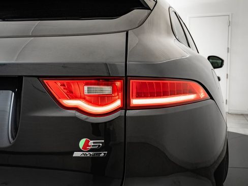 Used 2020 Jaguar F-PACE S image 9