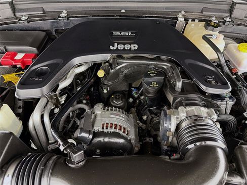 Used 2021 Jeep Wrangler Unlimited Sahara w/ LED Lighting Group image 28