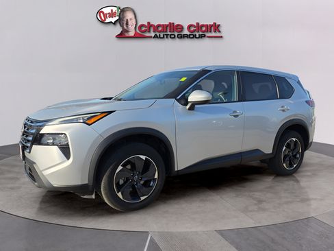 Certified 2025 Nissan Rogue SV FWD image 2