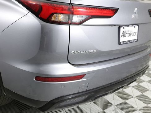Used 2024 Mitsubishi Outlander SE Black Edition FWD image 45