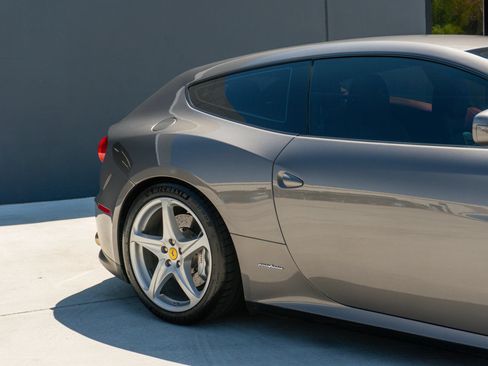 Used 2012 Ferrari FF AWD/4WD image 33