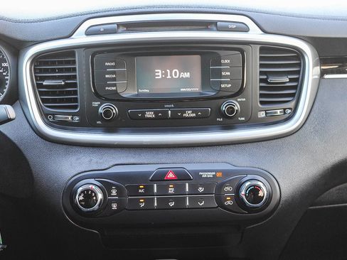 Used 2017 Kia Sorento LX image 14