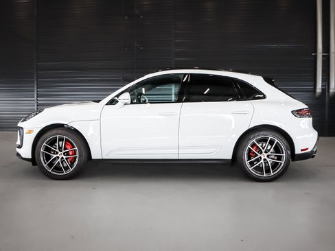 Certified 2025 Porsche Macan S AWD/4WD image 2