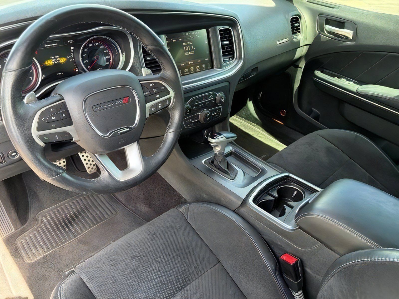 Used 2016 Dodge Charger R/T Scat Pack w/ Technology Group RWD image 16