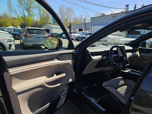 Used 2025 Volvo EX90 Ultra AWD/4WD image 18