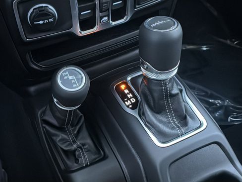 New 2025 Jeep Gladiator Sport image 30