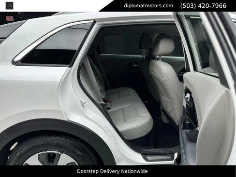 Used 2018 Kia Niro EX Premium image 21