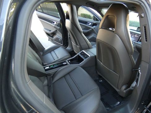 Used 2018 Porsche Panamera 4 image 24