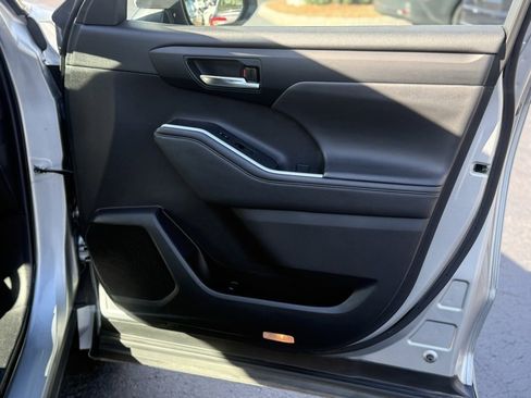 Certified 2022 Toyota Highlander XLE image 21